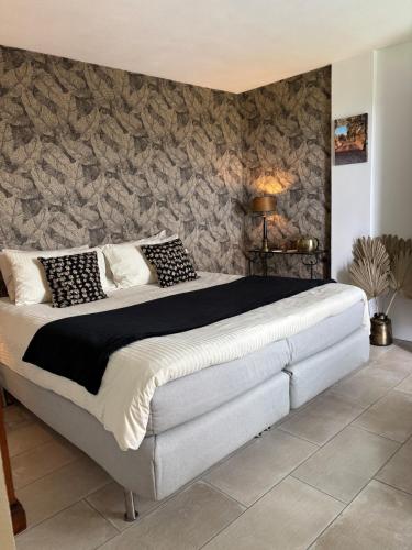 Villa with view in the hart of Langhe in Serravalle Langhe