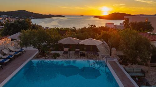 Seaview Villa Ana – A Luxurious Escape Featuring a Private Pool, 6 Bedrooms, Spa Zone, and Just 450m – khách sạn tại Razanj
