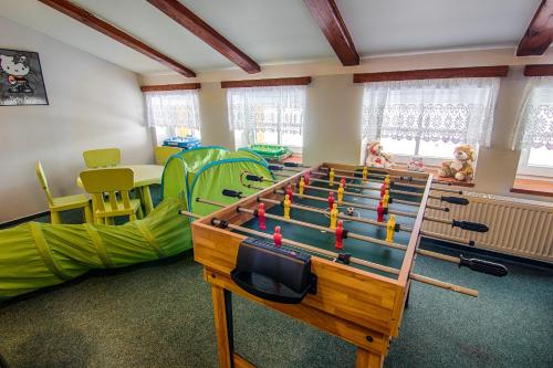 คลับสำหรับเด็ก, Penzion Slunecnice in โรคีท์นิซ นาด จิเซรู