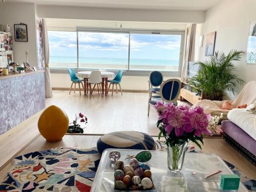 Appartement lumineux face à la mer