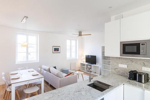 Renovated 2BR Steps from the Market