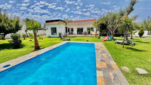 Luxury Villa with Pool & Garden5km from Cabo – khách sạn tại Mellah