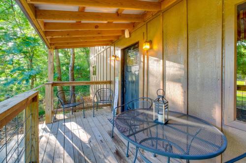 Trails & Creek Access! Alexis Triple Nichols Cabin in 紐頓尼亞