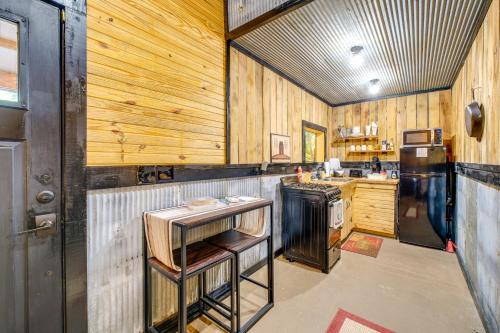Trails & Creek Access! Alexis Triple Nichols Cabin in 紐頓尼亞