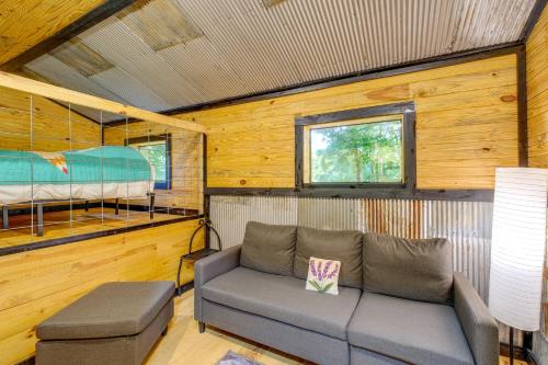 Trails & Creek Access! Alexis Triple Nichols Cabin in 紐頓尼亞