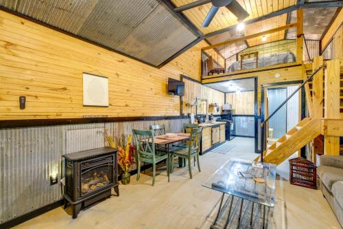 Wren's Nest Cabin: Missouri Ozarks Getaway! in 紐頓尼亞