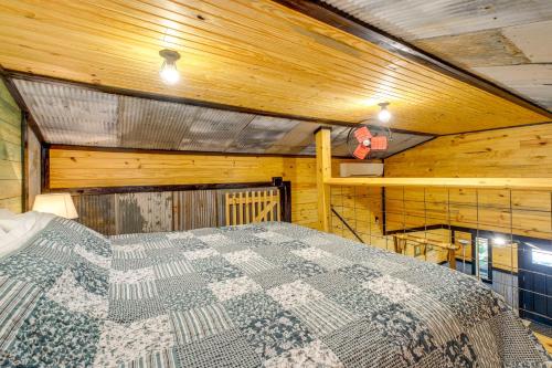 Wren's Nest Cabin: Missouri Ozarks Getaway! in 紐頓尼亞