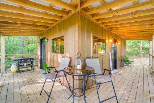 Ozark 'Blue Jean Cabin' w/ Trails & Fishing Pond in 紐頓尼亞