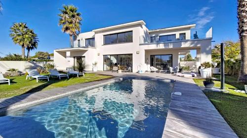 VILLA CAMARINES CAP D AGDE 50 M DES PLAGES DE ROCHELONGUE-Piscine privée