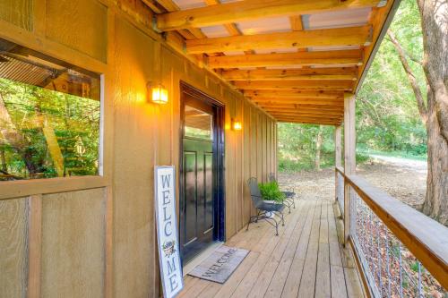 Ozark 'Blue Jean Cabin' w/ Trails & Fishing Pond in 紐頓尼亞