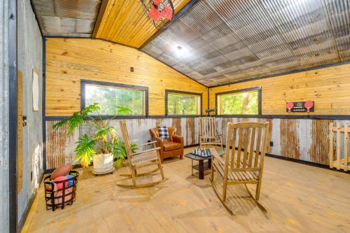 Ozark 'Blue Jean Cabin' w/ Trails & Fishing Pond in 紐頓尼亞