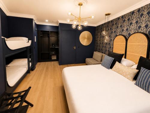1 queen bed, 2 bunk beds, 1 sofa bed