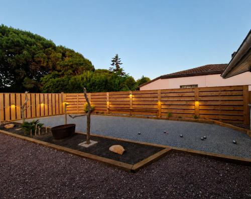 Chez papi Rob Maison landaise avec terrain de pétanque à deux pas du centre