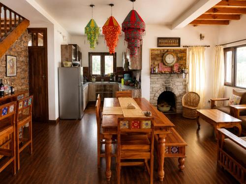 Panorama by Meraki - Entire villa with Himalayan View - Almora