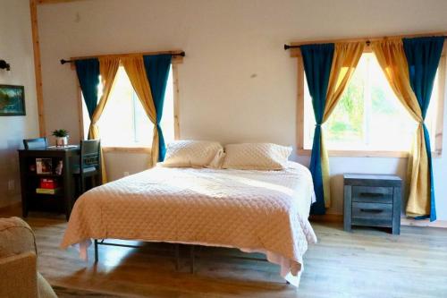 . Cozy Country Cabin located outside of KC