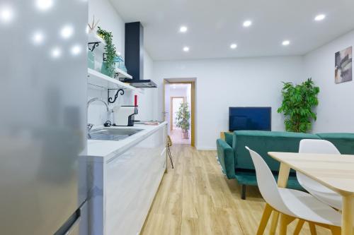 City Garden House by Hosty in Prior Velho