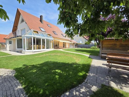 Haus mit großem Garten und Terrasse zur Mitbenutzung in Hochstadt an der Donau