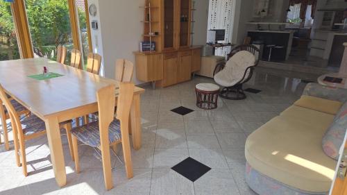 Haus mit großem Garten und Terrasse zur Mitbenutzung in Hochstadt an der Donau