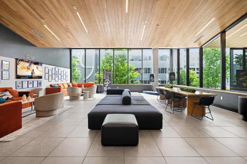 Tempo - Rooftop Pool - Gym - On Music Row - Nashville, TN