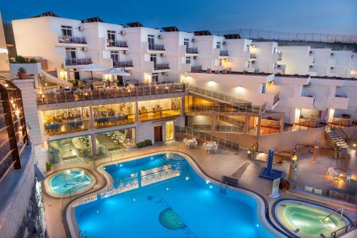 Kn Aparthotel Panorámica - image 11