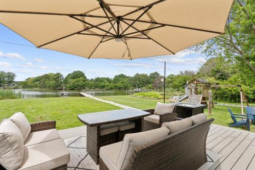 Waterfront Hot Tub Fire Pit & Views in Kent Narrows (MD)
