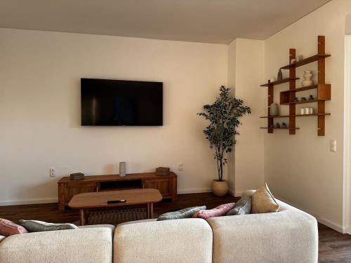 FeWo Sydney "3-Zimmer Seeblick Wohnung mit Garten" in Gross Koris