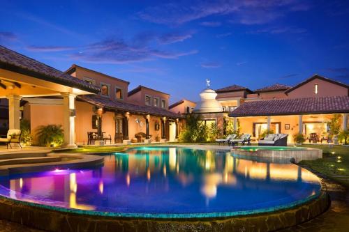 Luxury Villa Buenaventura Pool, Jacuzzi & Staff in El Chirú