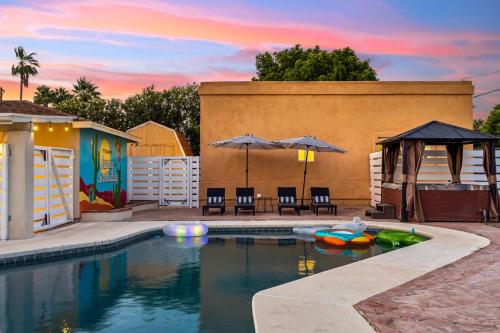 Prime Location Shared Pool Hot Tub Games – khách sạn tại Camelback Corridor