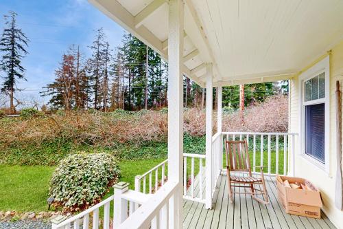 Cozy Cottage w/ Hot Tub in Freeland, Pets Welcome! in Freeland (WA)