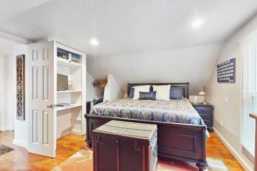 Cozy Cottage w/ Hot Tub in Freeland, Pets Welcome! in Freeland (WA)