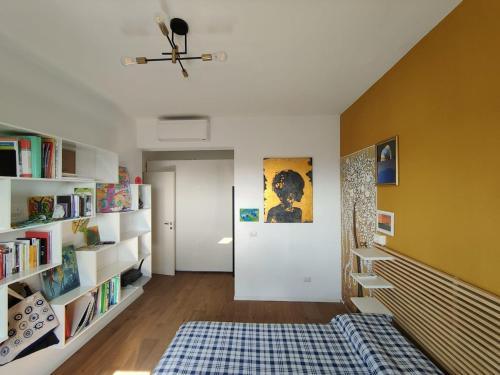 Private bedroom, bathroom, and terrace, metro, no kitchen