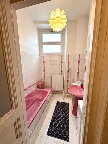 Bright apartment with a private balcony - image 2