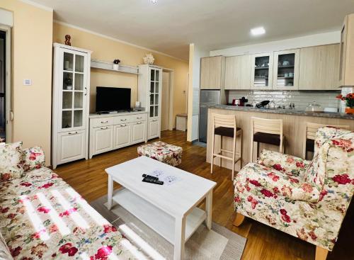 Cosy Home with Balcony, Netflix & Fast WiFi, Self Check-in
