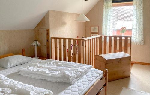 2 Bedroom Beautiful Home In Knared in Tommared
