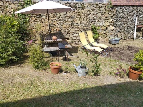 Dārzs, Stay near Pointe du Raz & Beach in Pont-Croix