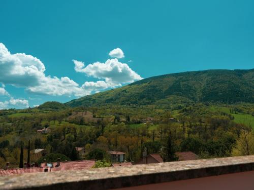 Romantic Holiday Villa Getaway in Umbria - image 4
