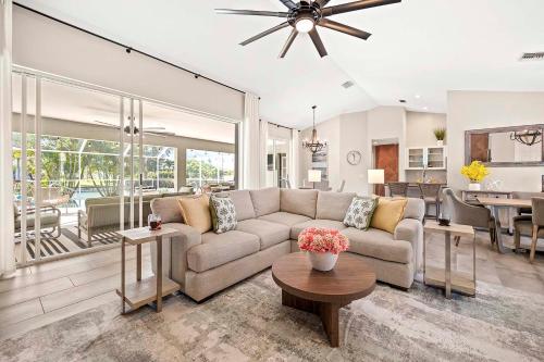 Infinity Escape - 3BR with Boat Dock and Southern Exposure in เคปคอรัล (FL)