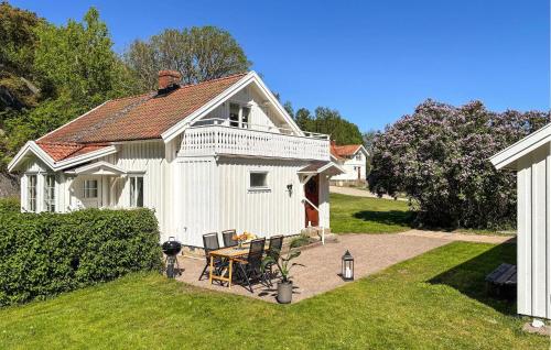 . Awesome Home In Hamburgsund With Wifi