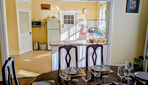 The Merredin Treasury, Heritage House, sleeps 9 in Merredin