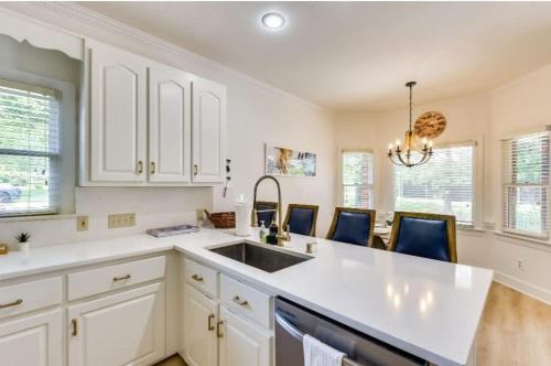 Spacious Home-Game Room - Private Pond - Sleeps 16 in Stallings (NC)