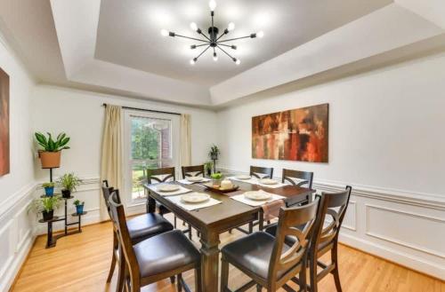 Spacious Home-Game Room - Private Pond - Sleeps 16 in Stallings (NC)