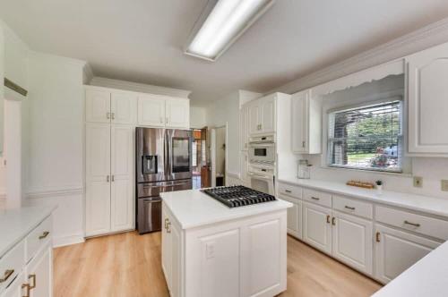 Spacious Home-Game Room - Private Pond - Sleeps 16 in Stallings (NC)