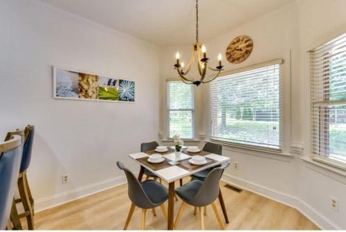 Spacious Home-Game Room - Private Pond - Sleeps 16 in Stallings (NC)