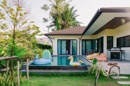 3 bedrooms, 5 beds