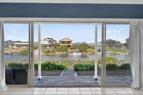 Britannia Bliss - Waterfront Escape on Hindmarsh Island in Hindmarsh Island sala