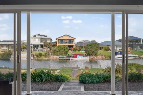 Britannia Bliss - Waterfront Escape on Hindmarsh Island in Hindmarsh Island sala
