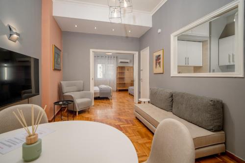 ANGEL , stylish boutigue apartment in the heart of PLAKA ,walk to acropolis