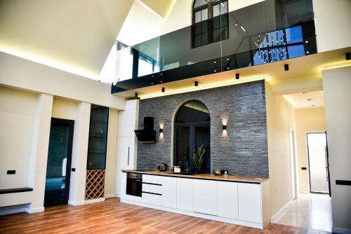 Arinest Villa with heated pool, 20 min from Yerevan in Abovyan