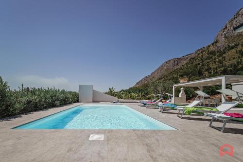 สภาพแวดล้อมโดยรอบ, Elegant Villa with Pool in Castellammare del Golfo in กาเซ ฟิออร์ดิลิโน