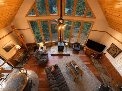 Ember Creek Cabin 3 Bedroom & Loft Family Retreat & Amazing Views in Shaver Lake (CA)